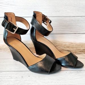 Nine West black wedged sandals, size 7